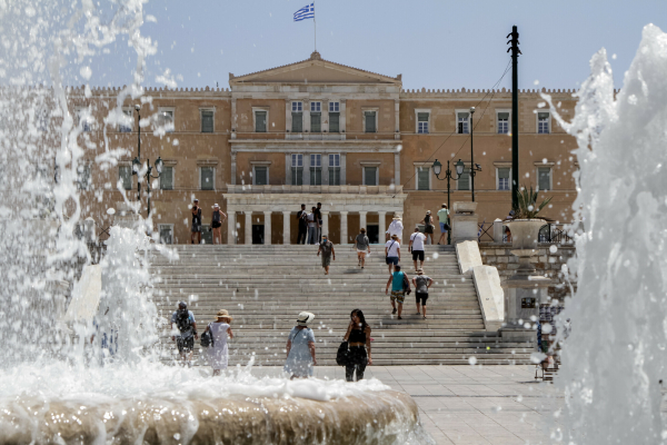 Αλλάζει ο καιρός: Μαγιό το Σαββατοκύριακο, ζακέτα από Δευτέρα