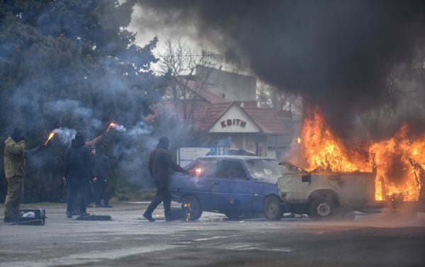 Oι Ουκρανοί καταγγέλλουν ομηρία 400 αμάχων στην Χερσώνα από τον ρωσικό στρατό