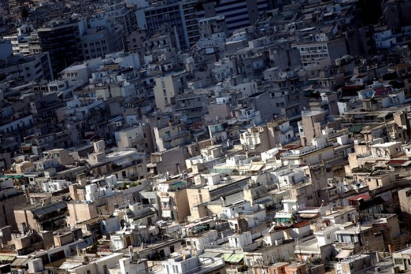 Ξεκινάει το Εξοικονομώ κατ&#039; οίκον - Τα κριτήρια για επιδότηση ανακαίνισης κατοικιών