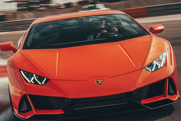 Αγόρασε Lamborghini και κοσμήματα με κρατική βοήθεια για... κορονοϊό