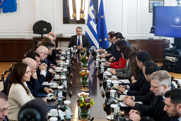 Εκτός κυβέρνησης όποιος υπουργός καταθέσει μήνυση για τις υποκλοπές!