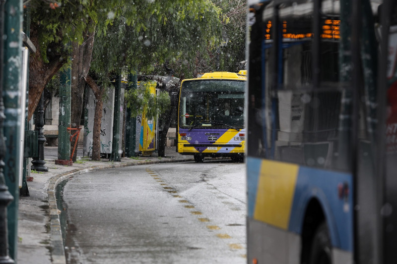 Η Μήδεια... κόλλησε στα χιόνια λεωφορεία του ΟΑΣΑ - Όλες οι γραμμές που είναι εκτός λειτουργίας