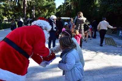 Ανοιχτά μαγαζιά σήμερα Κυριακή 18/12: Εορταστικό ωράριο Χριστουγέννων 2016