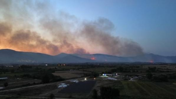 Φωτιά στην Καβάλα: Νέες εκκενώσεις οικισμών μέσω 112