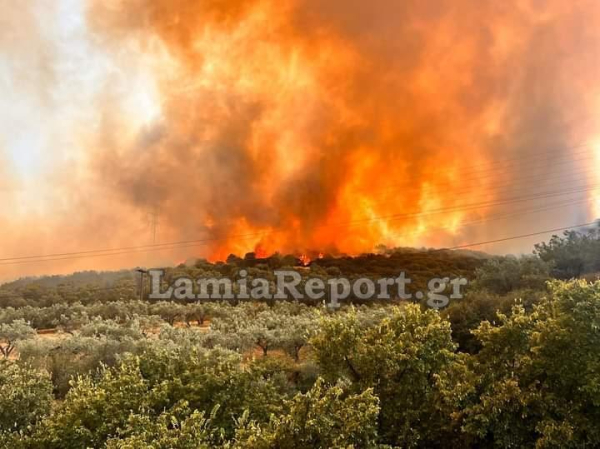 Φωτιά στην Λαμία: Τέσσερα άτομα στο νοσοκομείο