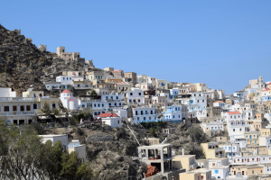 Σύρος: Νεκρή γυναίκα με τραύματα από μαχαίρι – Προσήχθησαν δύο άτομα