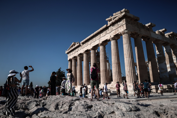 Ταχύρρυθμο πρόγραμμα κατάρτισης στο επάγγελμα του ξεναγού από το υπ. Πολιτισμού