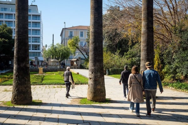 «Πνίγεται» στα κρούσματα η Αττική, «βράζει» το κέντρο της Αθήνας