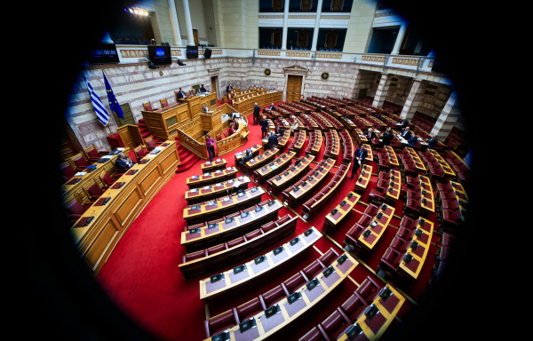 Φωτιά στο πολιτικό σκηνικό - Πότε γίνεται στη Βουλή η συζήτηση για τις υποκλοπές