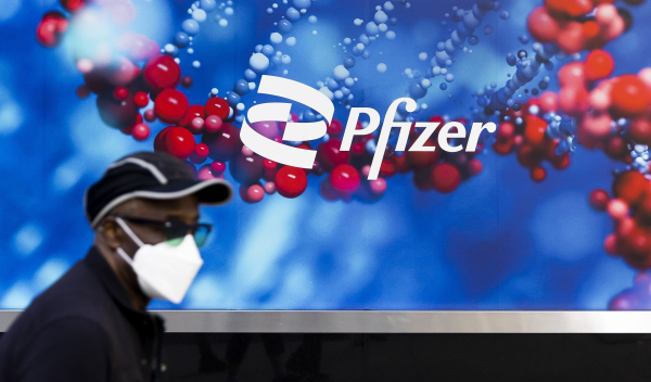 Κορονοϊός: Pfizer και BioNTech ανακοίνωσαν δοκιμές εμβολίου που αντιμετωπίζει μέχρι την BA.2 Omicron