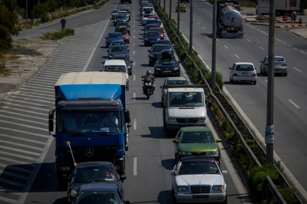 Κακοκαιρία Cassandra: Προβλήματα στην εθνική Αθηνών- Κορίνθου από πτώση δέντρων