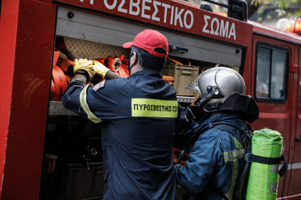 Φωτιά στην Παιανία, κινδύνευσε καταυλισμός Ρομά