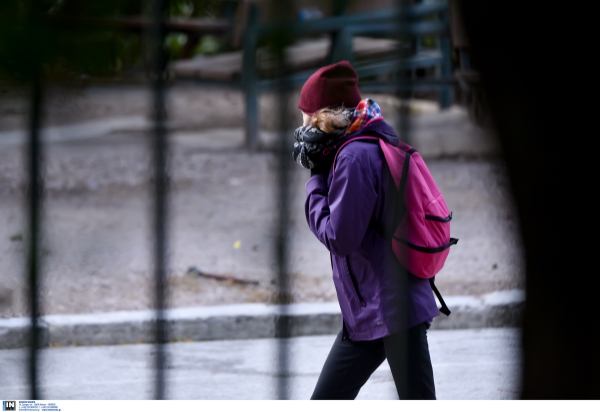 Χειμωνιάτικο το σκηνικό του καιρού σήμερα με πτώση θερμοκρασίας