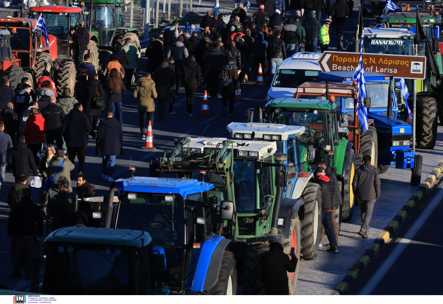 Σε κλοιό τρακτέρ η Agrotica στη Θεσσαλονίκη - Άρχισαν οι αποκλεισμοί σε εθνικές οδούς