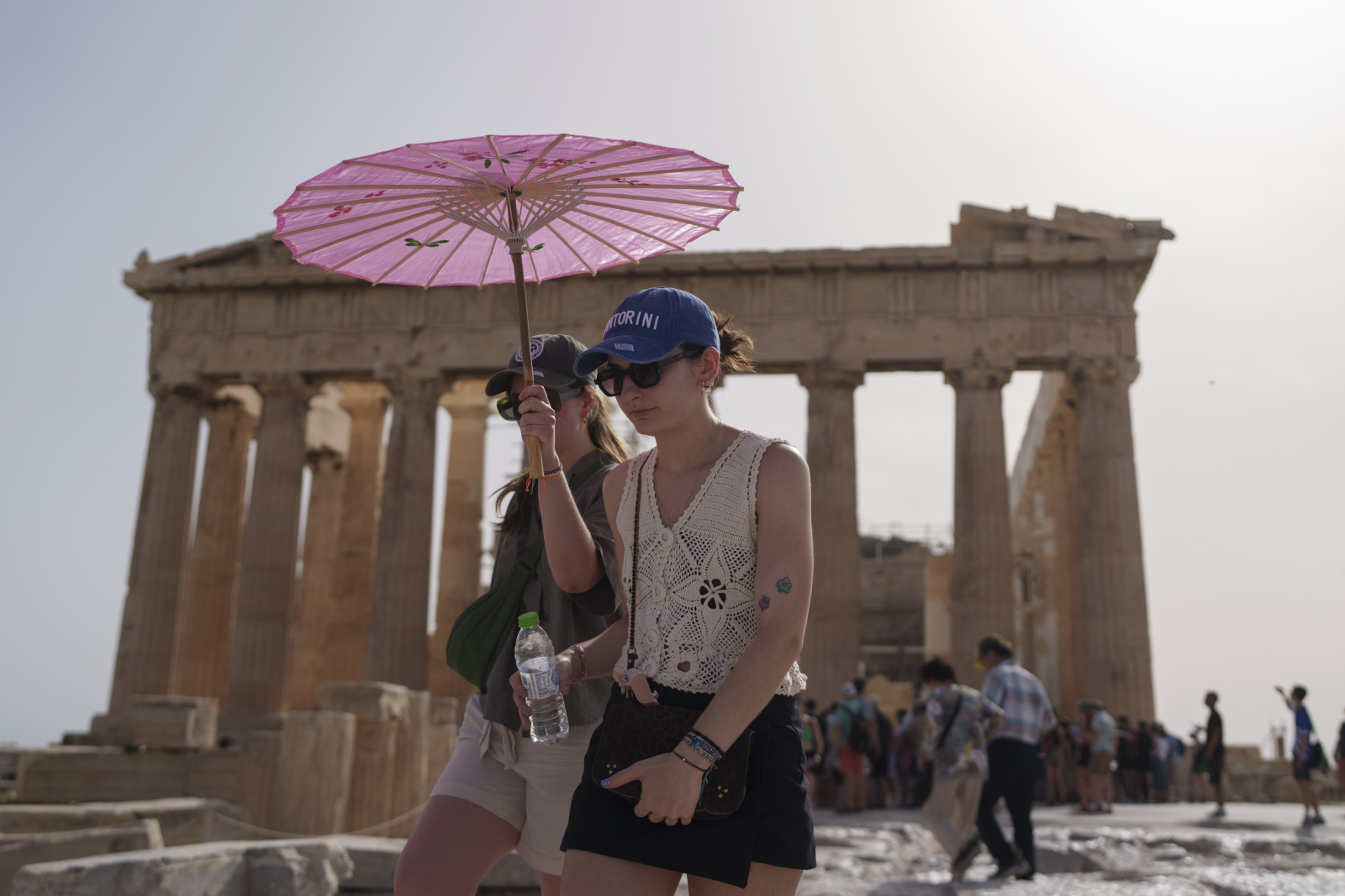 Ακραίο κύμα ζέστης σαρώνει την Ευρώπη: 18 νεκροί από τον «θερμικό θόλο» - Πότε έρχεται καύσωνας στην Ελλάδα