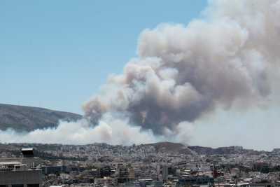 Στο κέντρο επιχειρήσεων της πυροσβεστικής ο πρωθυπουργός