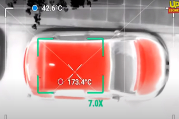 Πώς το αυτοκίνητο γίνεται «καμίνι» μέσα σε λίγα λεπτά, σε ένα βίντεο