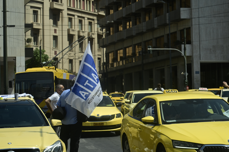 Ανακοινώθηκε απεργία στα Ταξί στην Αθήνα τη Δευτέρα 9/11