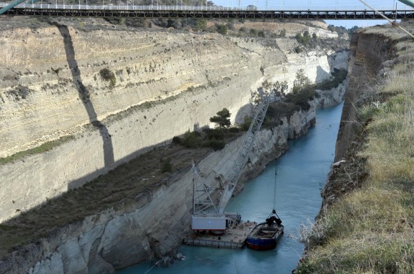 Κλείνει για 15 μέρες για τα πλοία η διώρυγα της Κορίνθου