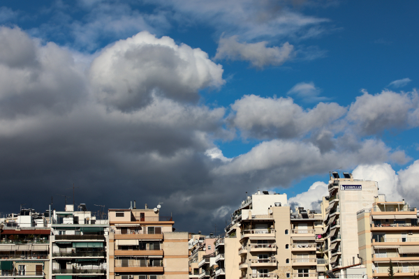 Αλλάζει ο καιρός, επιστρέφει ο... χειμώνας με τοπικές βροχές και χιόνια στα ορεινά