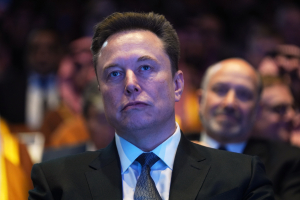 Έλον Μασκ: Επένδυση 1 δισ. δολαρίων στη Skydance