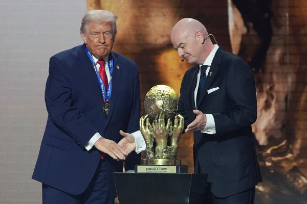 Η FIFA μπορεί να καταργήσει το βραβείο Ειρήνης - Ένα χρόνο αφού το απένειμε στον Τραμπ