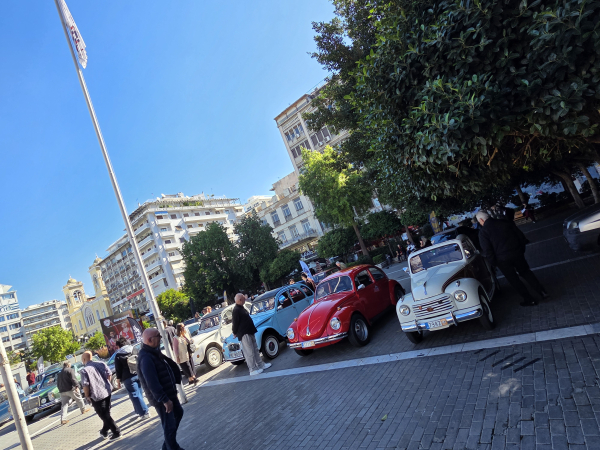 Έκθεση Οχημάτων Εποχής στην πλατεία Κοραή - Ένα ταξίδι στην ιστορία του αυτοκινήτου