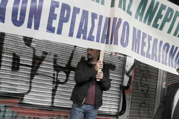 ΓΣΕΕ: Οι εργοδότες «σπάνε» τον κατώτατο μισθό