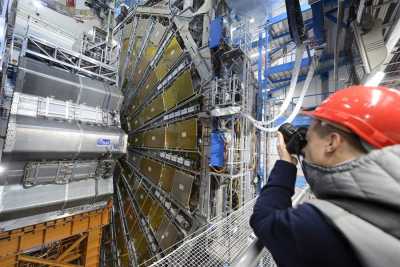 Ο επιταχυντής του CERN επαναλειτουργεί