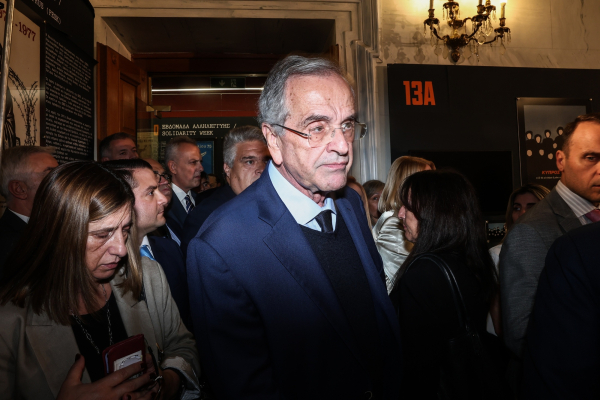 Θα πάει ο Σαμαράς στην ομιλία Καραμανλή!