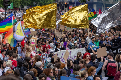Γαλλία: Η κίνηση «ματ» από Ολάντ και το «ποτάμι» διαδηλώσεων κατά της ακροδεξιάς