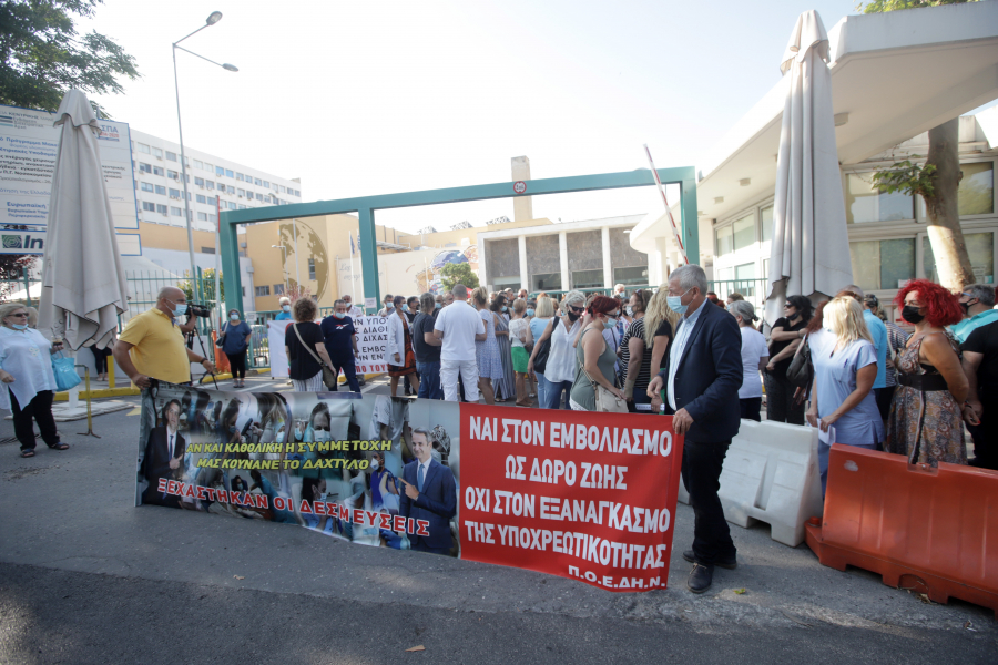 Υποχρεωτικός εμβολιασμός: Σε κινητοποιήσεις οι υγειονομικοί για τις αναστολές