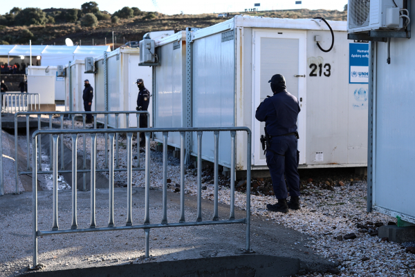 Λιγότερα από 1.500 άτομα φιλοξενούνται στο ΚΥΤ στον Καρά Τεπέ της Μυτιλήνης