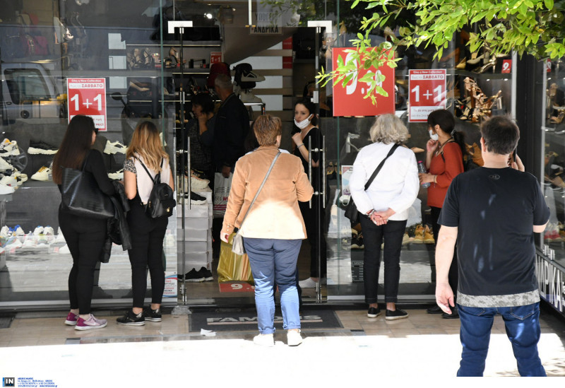 Lockdown: Πότε ανοίγουν σχολεία και λιανεμπόριο, τι δείχνουν οι αριθμοί