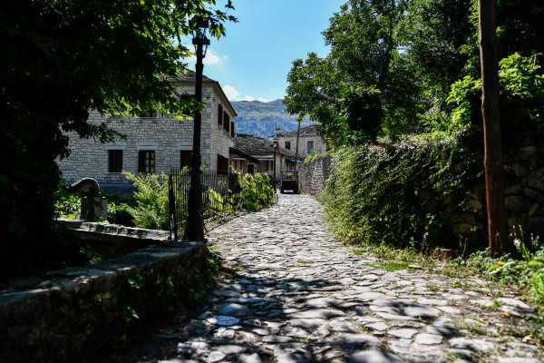 Της έκοψαν 300 ευρώ πρόστιμο επειδή κατέβηκε στο υπόγειο του σπιτιού της χωρίς μάσκα!