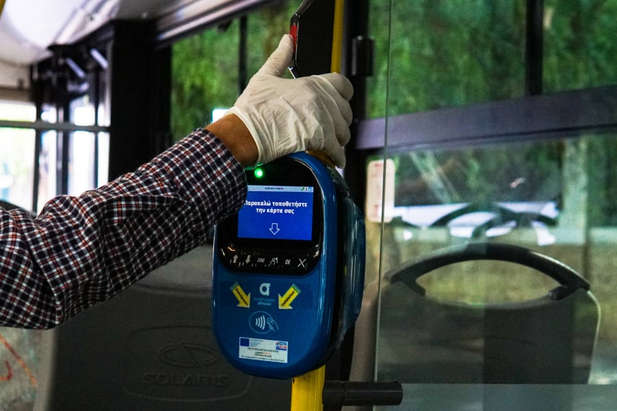 Στο τραπέζι έκπτωση εισιτηρίου στα μέσα μεταφοράς για τους τρίτεκνους