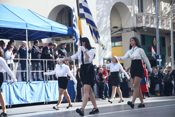 28η Οκτωβρίου: Πώς γίνεται η επιλογή σημαιοφόρων για την παρέλαση στα σχολεία