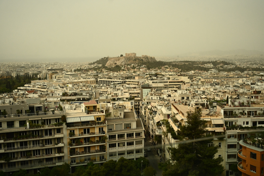 Και τώρα τα δύσκολα με αφρικανική σκόνη και υψηλές θερμοκρασίες - Live η πορεία της σκόνης