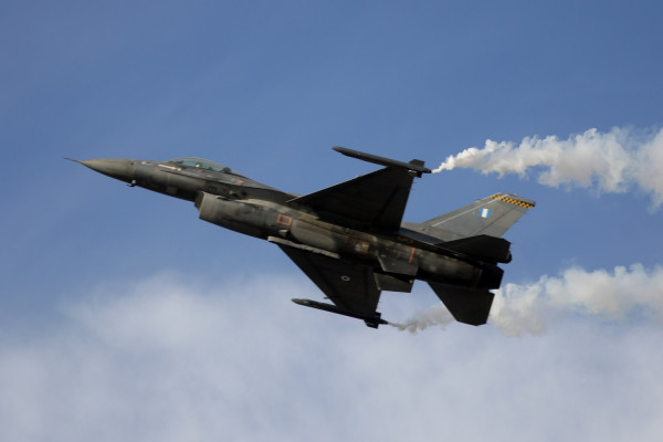 Μπαράζ τουρκικών προκλήσεων με F-16 πάνω από ελληνικά νησιά