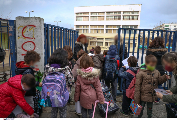 Σχολεία: Αυξήθηκαν τα κρούσματα σε παιδιά και εφήβους, τι «δείχνει» η ανακοίνωση του ΕΟΔΥ