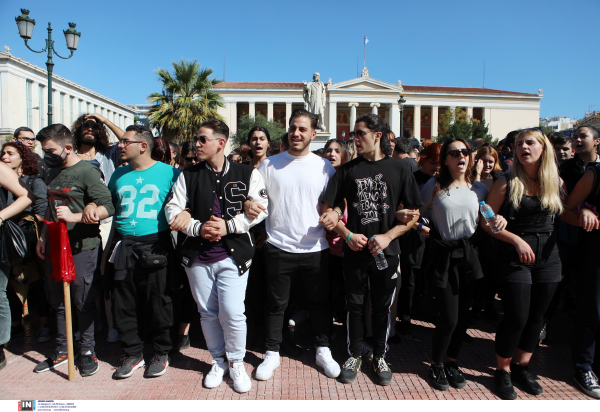 Ένταση στο πανεκπαιδευτικό συλλαλητήριο στα Προπύλαια (βίντεο)