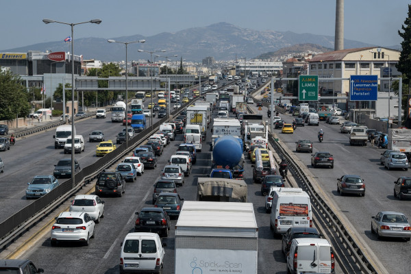 Κίνηση τώρα: Με δυσκολία και στα δύο ρεύματα η κυκλοφορία στον Κηφισό