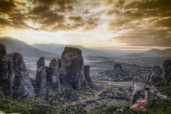 Από τα Μετέωρα έπεσε Αμερικανίδα τουρίστρια - Έβγαζε φωτογραφίες και βρέθηκε στο κενό!