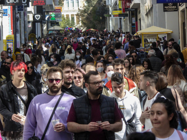 «Καμπανάκι» Καπραβέλου: «Να συνεχίσουμε να φοράμε μάσκες, η πανδημία είναι εδώ» (βίντεο)