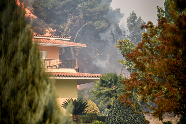 Φωτιά στην Ηλεία: 9 πύρινα μέτωπα, όλα δείχνουν εμπρησμούς - Κάηκαν σπίτια στη Μπουμπούνα