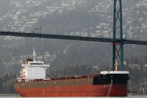 Πληροφορίες ότι βυθίστηκε το ελληνόκτητο πλοίο Tutor, μετά την επίθεση από τους Χούθι