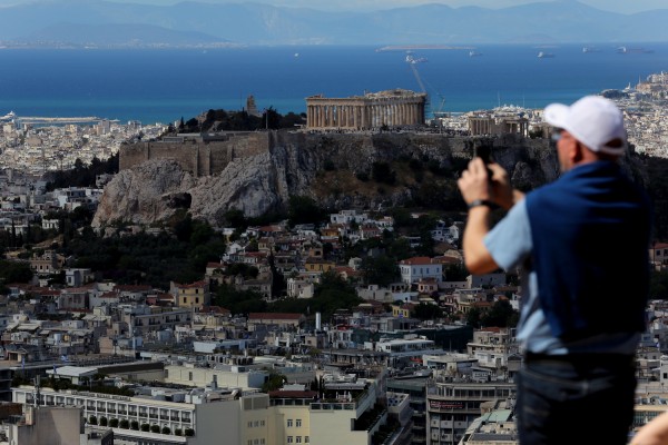 Der Freitag: «Σα να πέρασε η Ελλάδα από πόλεμο»!