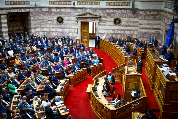 Παρακολουθήσεις: Συνεχίζεται σήμερα η μάχη στη Βουλή για την σύσταση της εξεταστικής επιτροπής