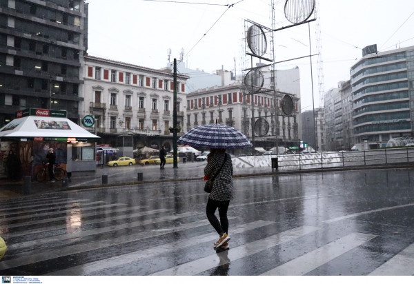 Άστατος και σήμερα ο καιρός: Καταιγίδες και πτώση της θερμοκρασίας