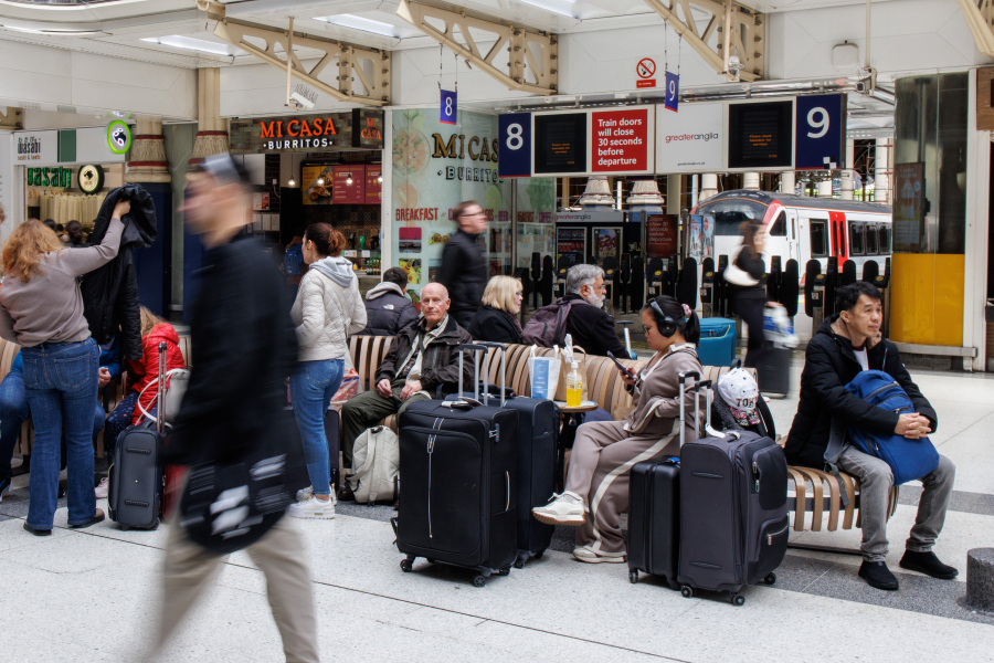 Χάος στο αεροδρόμιο Gatwick του Λονδίνου: Συναγερμός για φωτιά και εκκένωση